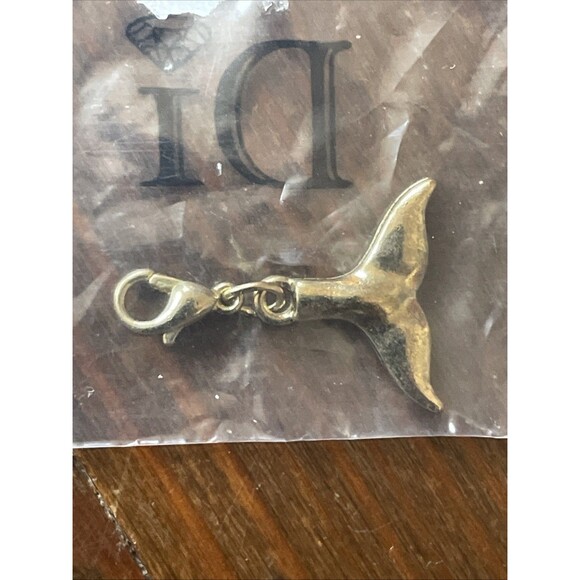 New Di Diamonds International Cruise Ship Jewelry Whale Tail Charm - Picture 3 of 4